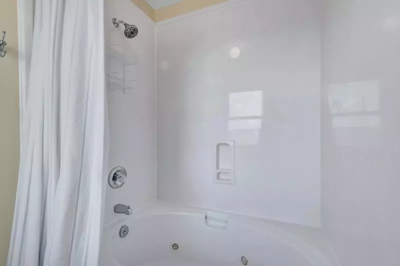 The Lazy Pelican East