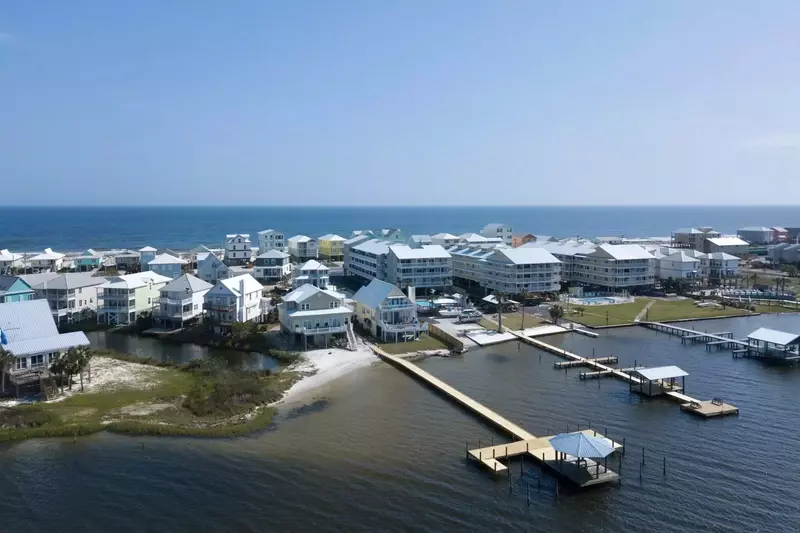 The Lazy Pelican East