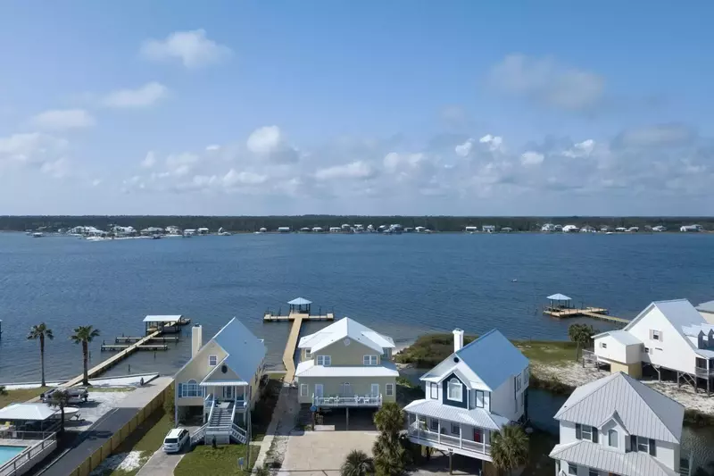 The Lazy Pelican East