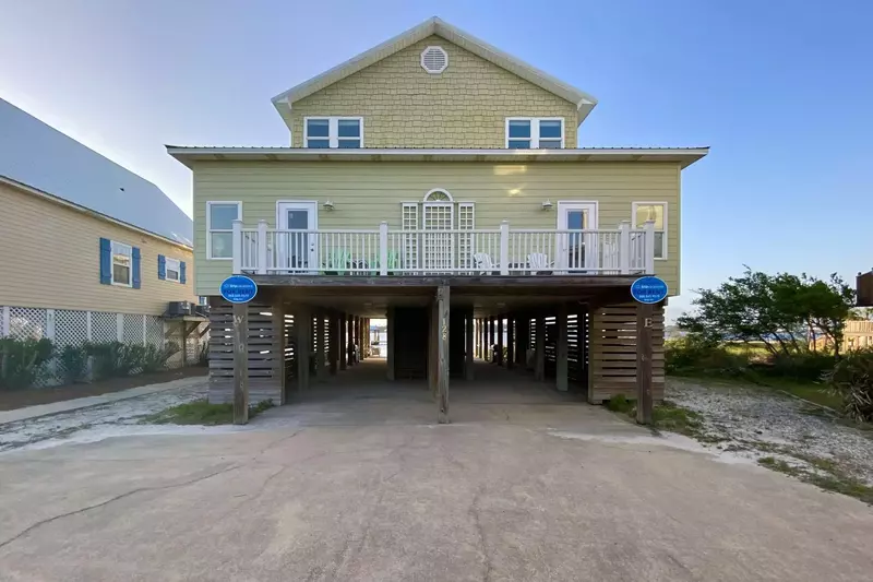 The Lazy Pelican East