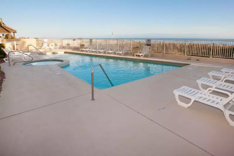 Community pool deck overlooking the beach and Gulf