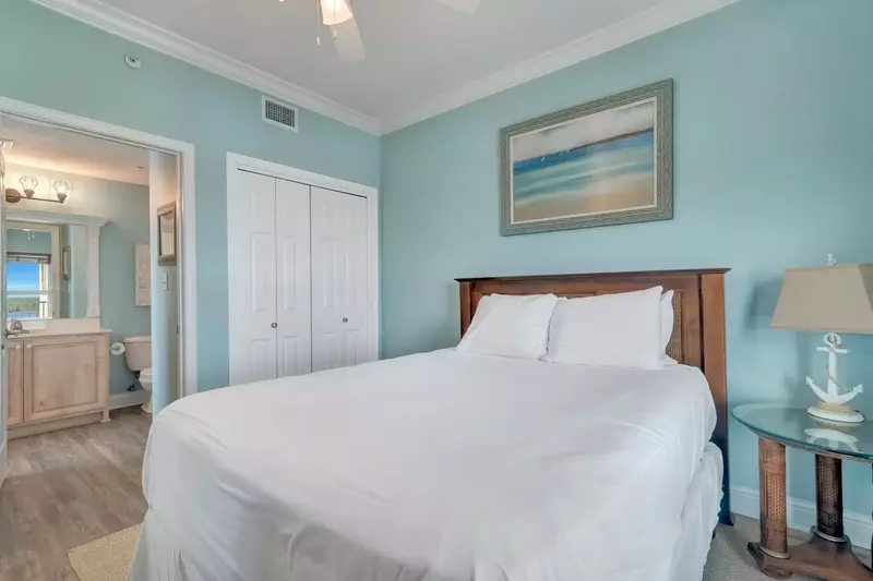 Guest bedroom with queen bed and access to the guest bath. Flat screen TV and ceiling fan, as well.