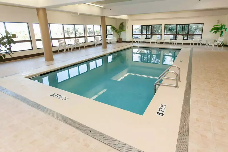 Indoor pool w/seating