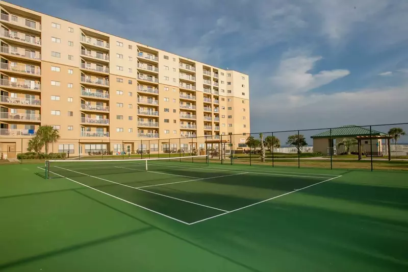 Community tennis court