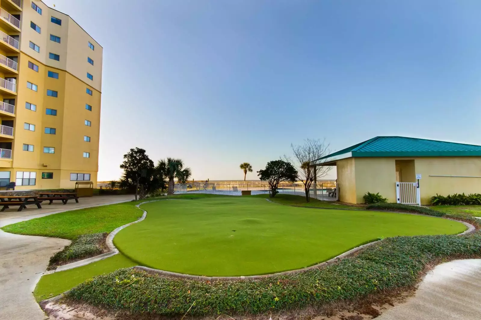 Community putting green