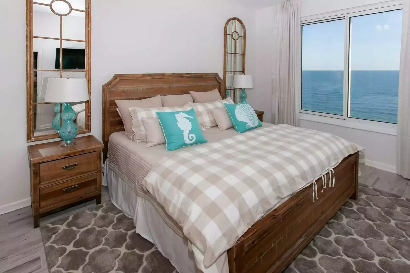 Guest room with king bed