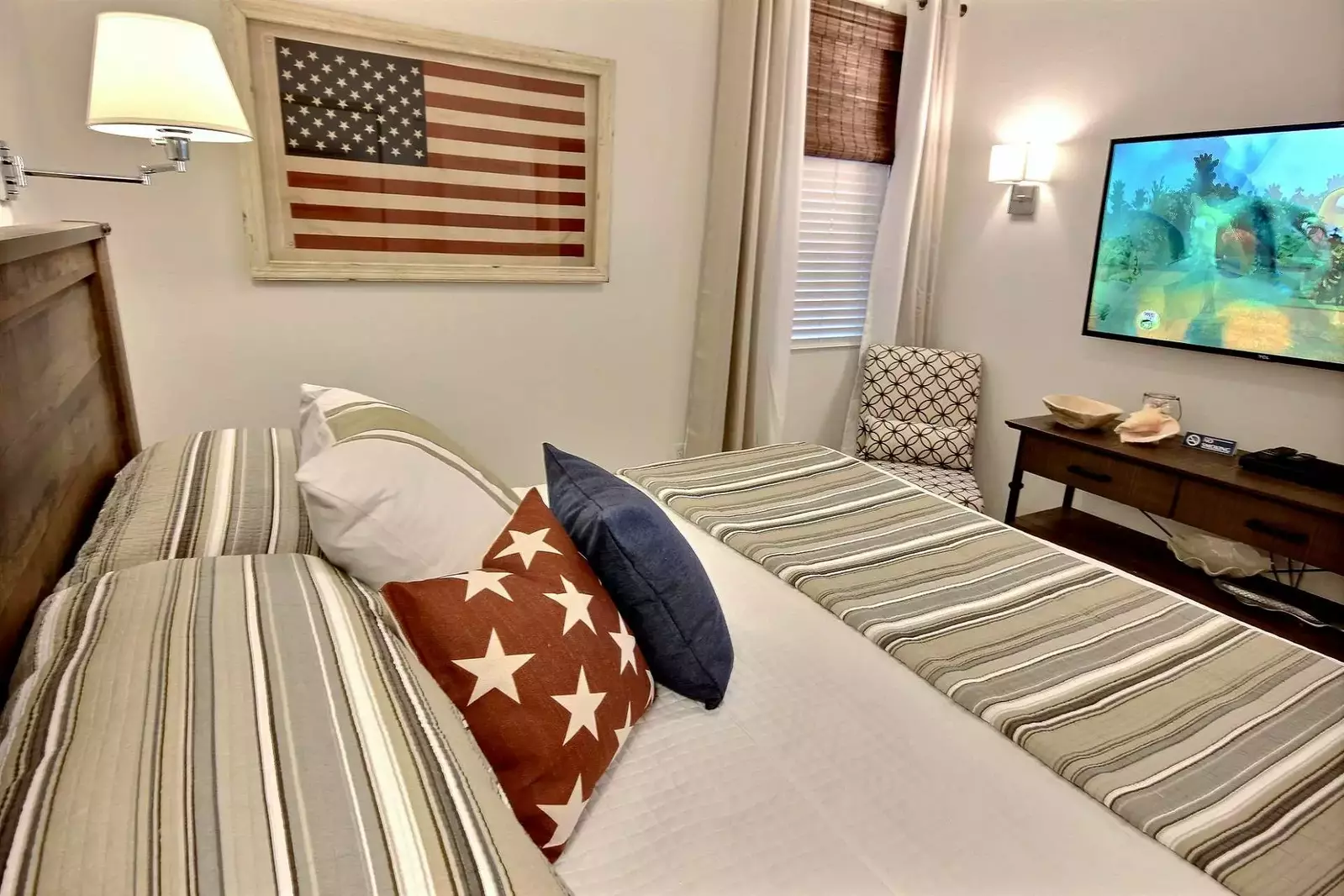 Guest bedroom with 55-inch TV/DVD