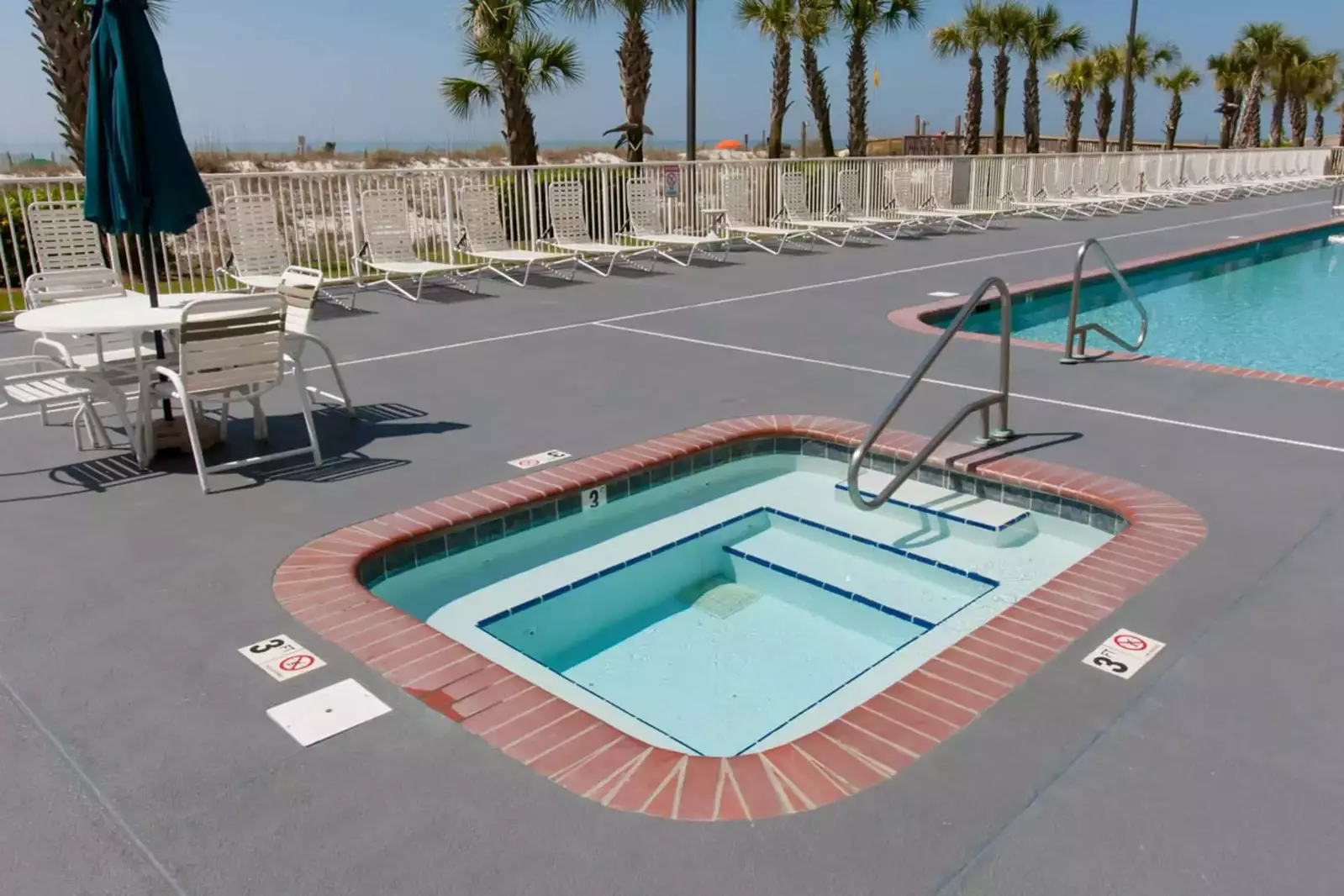 Community hot tub overlooking the beach and Gulf