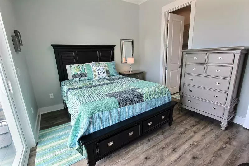 Primary room w/primary bath