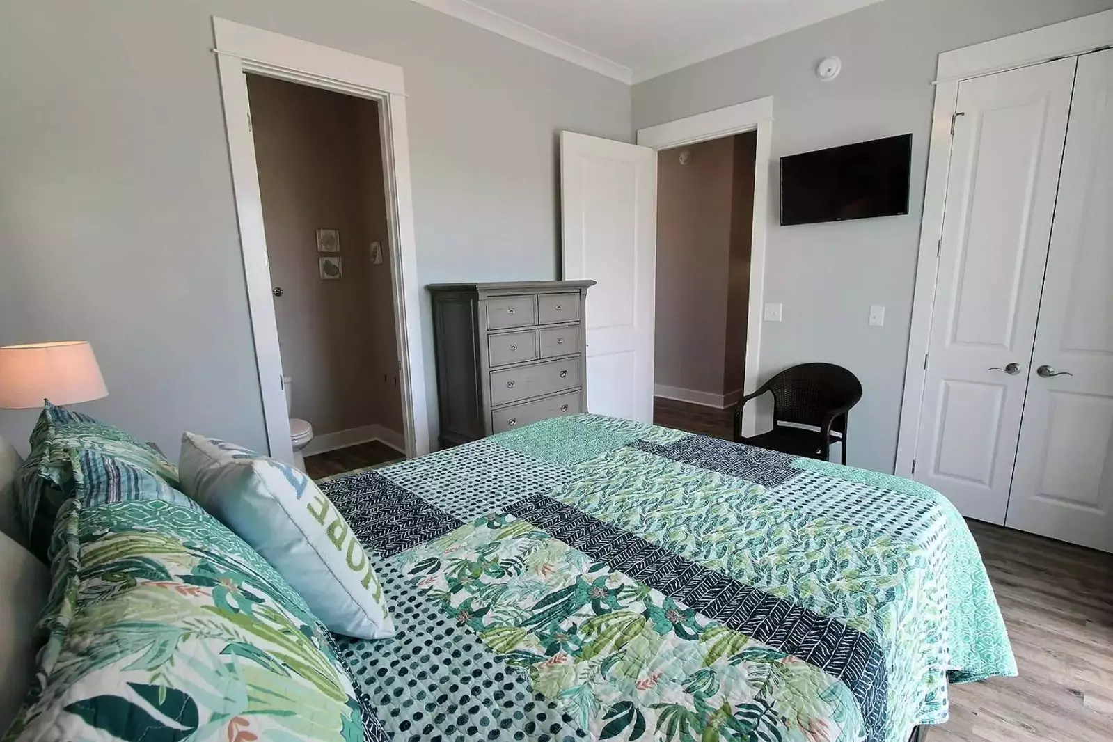 Primary room w/flat screen TV