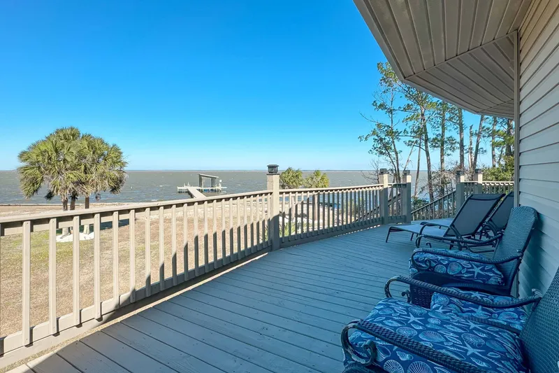 Round House Retreat on the Bay