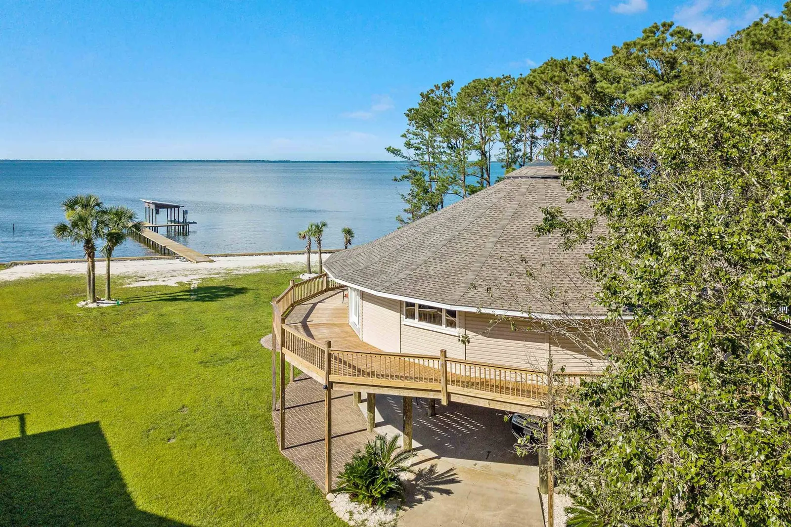 Round House Retreat on the Bay