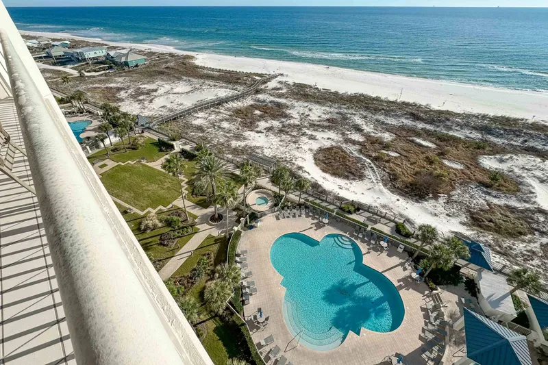 Beach Club B-1208