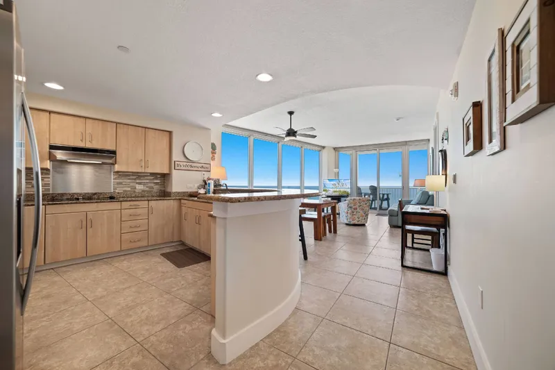 Island Tower 1701