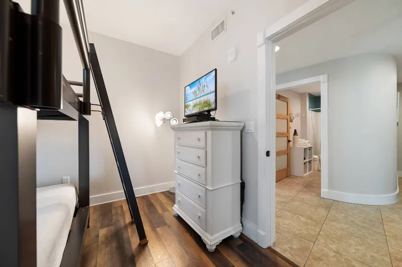 Island Tower 1701