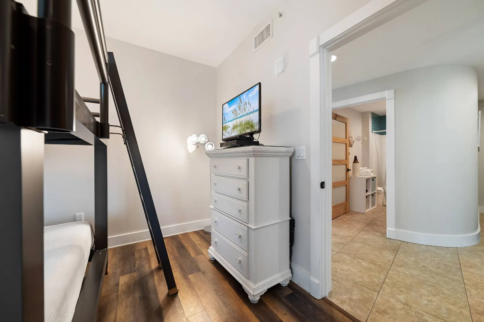 Island Tower 1701