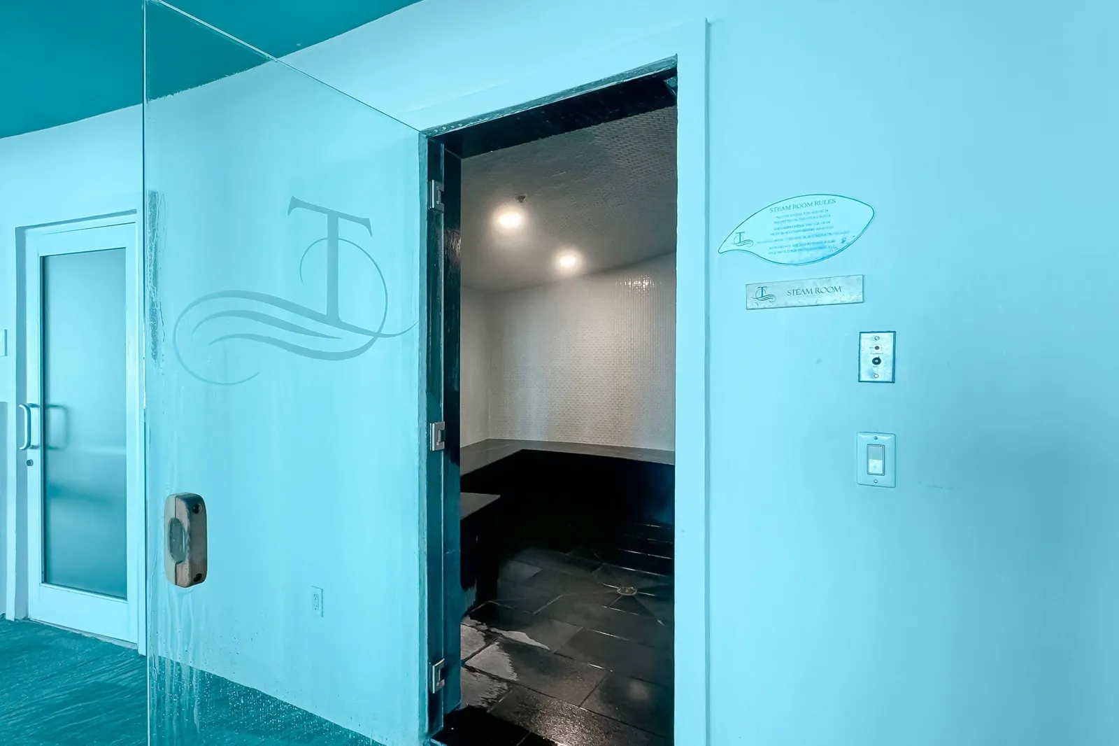 Turquoise Place C1507