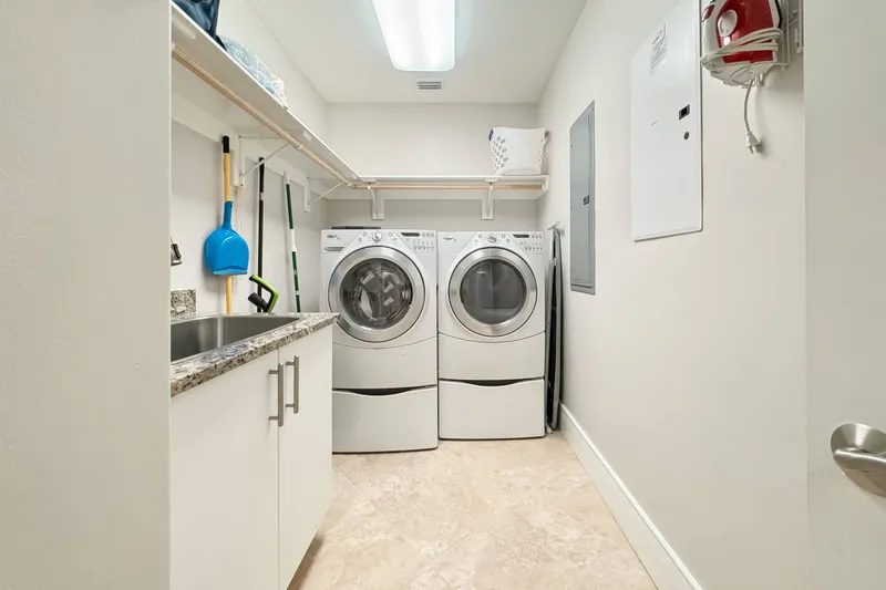 Turquoise Place C2007